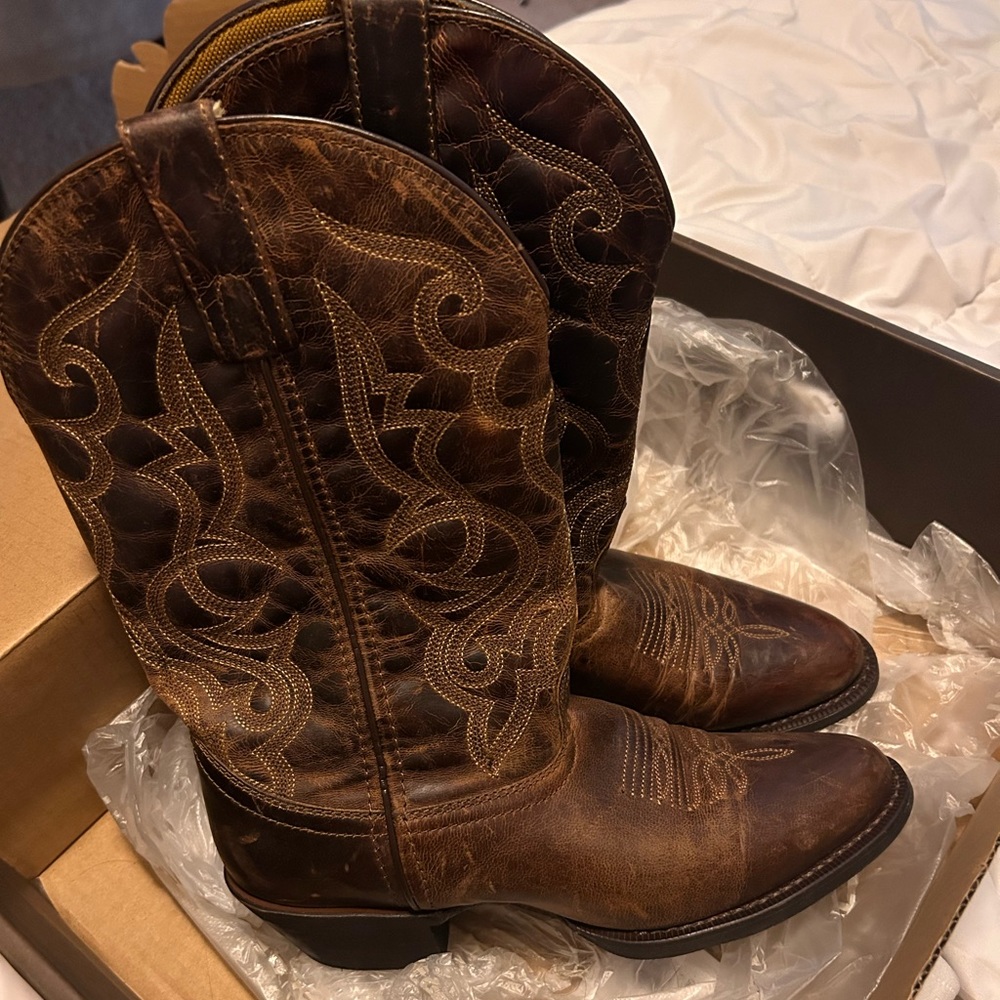 Ariat boots size 8 woman’s